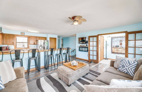 Lincoln City Cottage | Walk to Beach: Dog-friendly Home in Lincoln City