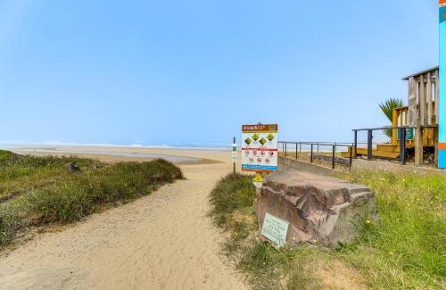 Lincoln City House | Walk to Beach Dog-Friendly Home in Lincoln City