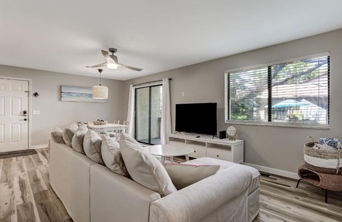 Fernandina Beach Apartment | Walk to Beach-Forest Ridge 2883-Pool,Tennis,Pickleball,Playground-Nestled Amongst the Oaks