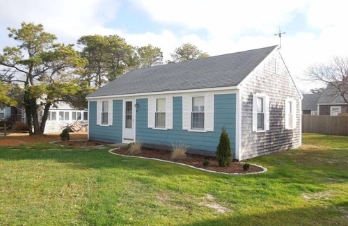 Dennis Port House | Walk to Beach from this 3 Bedroom Cottage! (1821)