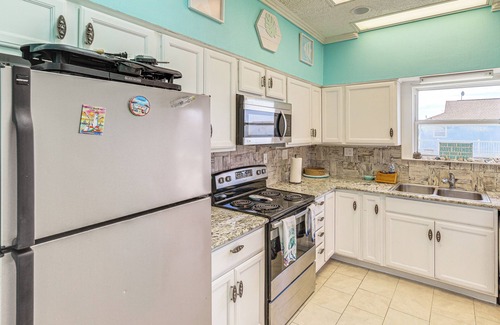 Port Bolivar House | Walk to Beach: Getaway on Bolivar Peninsula!