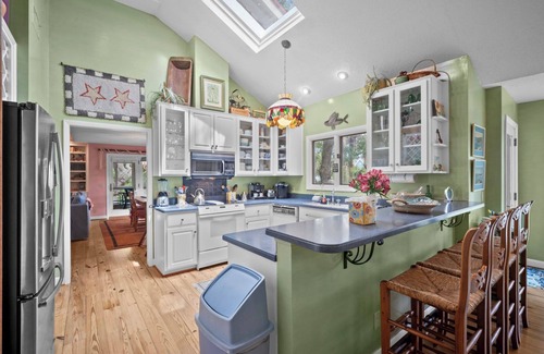 Saint Helena Island House | Walk to Beach, Golf Cart Included, Pets Considered - 701 Flying Fish