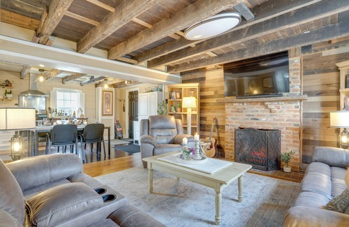 Falmouth House | Walk to Beach: Historical Fredericksburg Home