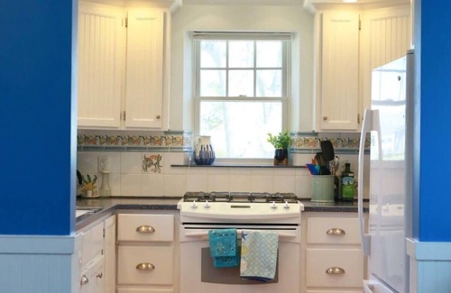 Hyannis Port House | Walk To Beach, Hyannisport Three Bedroom!