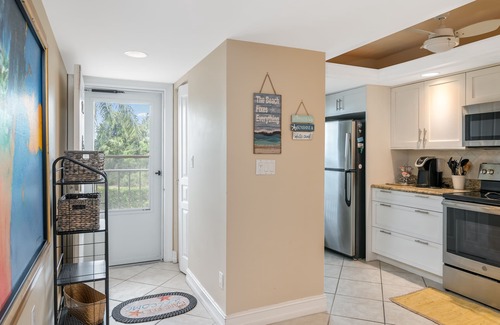 Marco Island Condo | Walk To Beach I Marco Island Tropical Retreat
