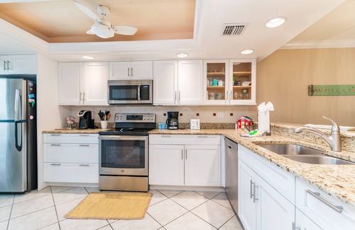 Marco Island Condo | Walk To Beach I Marco Island Tropical Retreat