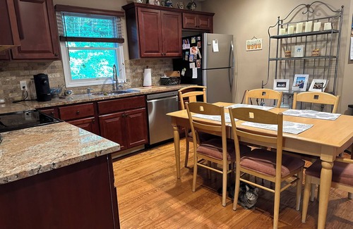 Baiting Hollow House | Walk to beach in this charming home with ac and wifi