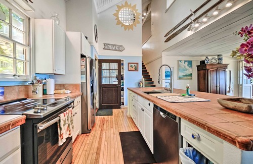 Maunaloa House | Walk to Beach: Paniolo Hale Townhome w/Ocean View