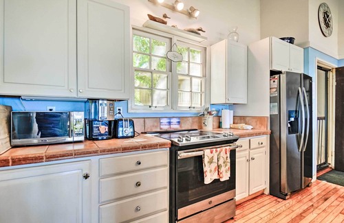 Maunaloa House | Walk to Beach: Paniolo Hale Townhome w/Ocean View