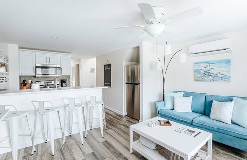 Cape Charles House | Walk to Beach & Park, Firepit & BBQ - Deja Blu I