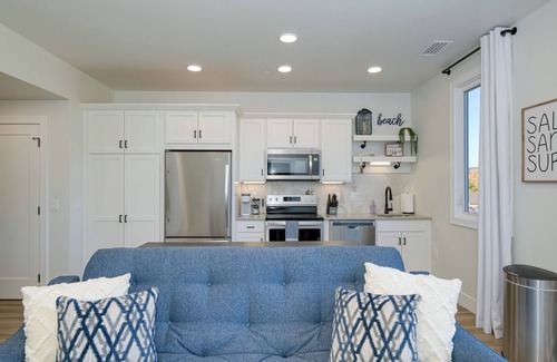 Traverse City Condo | Walk to Beach: Penthouse Condo in Traverse City!