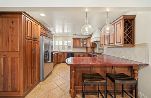 Motel District House | WALK to Beach, Pier and Downtown - Parking - BBQ - View