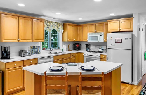 South Chatham House | Walk to Beach Quarter Mile to Bike Trail AC Wifi Summer Oasis
