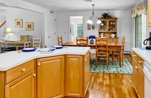 South Chatham House | Walk to Beach Quarter Mile to Bike Trail AC Wifi Summer Oasis