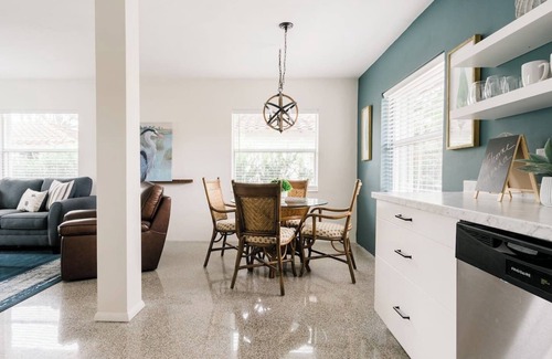 Pompano Beach Apartment | Walk to Beach & Sleep in King Bed -Island Comfort!