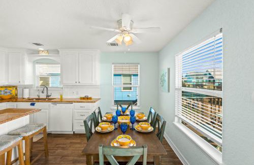 Surfside Beach House | Walk to Beach, Sunset Bay Views, Pet Friendly - Sea Me Relaxin