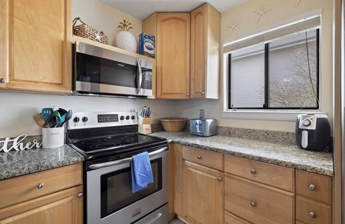 Palmetto Dunes Villa | Walk to Beach-Beautifully Decorated 3 Bedroom Villa in Beachside Resort!