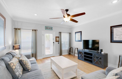 Laguna Beach Estates House | Walk to Beach~Balconies~Gulf Views from 3rd floor~Tank Tops on 12th