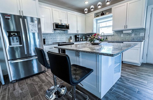 Laguna Beach House | Walk to Beach! Family Retreat, Grill, Pool Table, Private Patio & Free parking