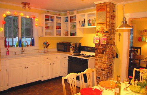 Oak Bluffs House | WALK TO BEACHES,HARBOR,EVERYTHING! IN-TOWN OB! Deck,A/C,Outdoor Shower, Wifi
