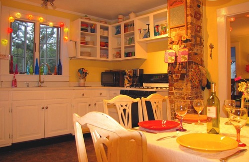 Oak Bluffs House | WALK TO BEACHES,HARBOR,EVERYTHING! IN-TOWN OB! Deck,A/C,Outdoor Shower, Wifi