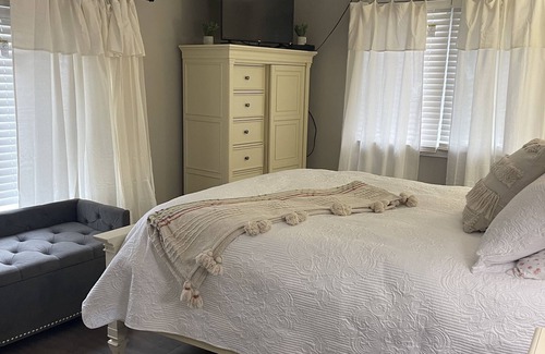 Quioque Cottage | Walk to beautiful Westhampton Beach town restaurants and shops 2 room Suite.