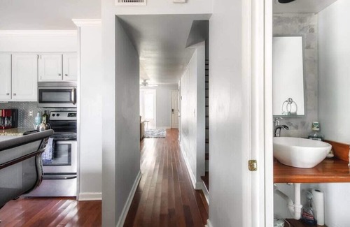 Rutledge Hill House | Walk To Broadway!Charming Modern Historic Townhome