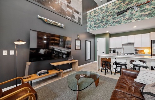 Sobro Condo | Walk to Broadway, Pool, Gym, Parking at The Man Cave/Cowboys & Playboys in Downtown Nashville
