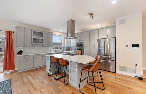 West Colfax House | Walk to Broncos Stadium | Hot tub & Rooftop