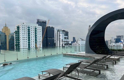 Asoke Apartment | Walk to BTS, Malls & Soi Cowboy - Stylish City Pad, Great Base