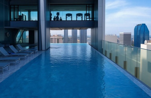 Asoke Apartment | Walk to BTS, Malls & Soi Cowboy - Stylish City Pad, Great Base