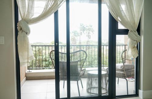 Century City Apartment | Walk to Canal Walk - Modern Flat