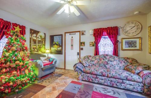 Lebanon Apartment | Walk to Civic Center and Dining Lebanon Studio!