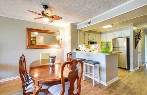 Ocean Drive Condo | Walk to Coast: North Myrtle Beach Condo w/Pool!