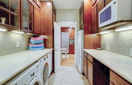 North Forest Beach House | Walk to Coligny, beach, shops, Pvt heated pool, new furnishings, tvs for 2024