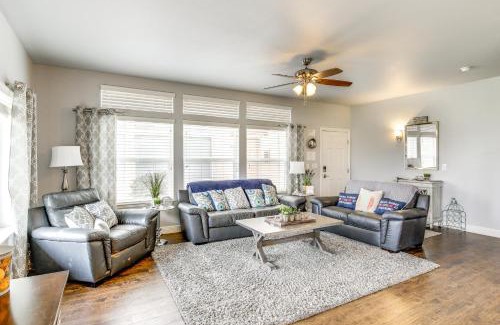Needles House | Walk to Colorado River Needles Gem with Pool Access