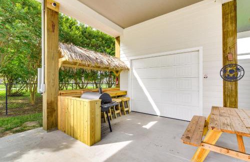 Crystal Beach House | Walk to Crystal Beach The Sandbar Escape