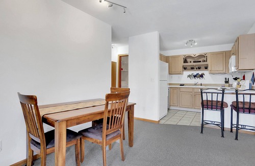 Steamboat Springs Condo | Walk to Dining & Shopping | W&D| Comm Hot Tubs | Free Bus Line