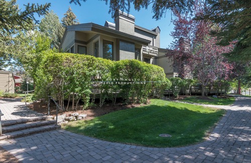 Elkhorn House | Walk to Dollar and SV Village w/Pool & Hot Tub