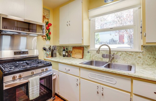 Atascadero Cottage | Walk to Downtown Atascadero: Cottage w/Sunroom!