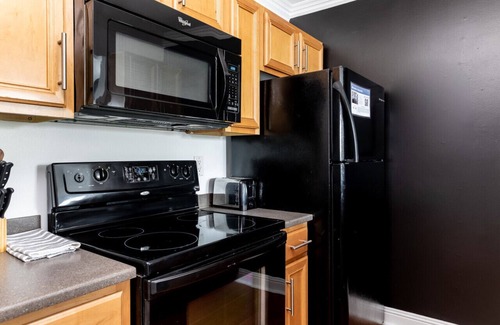 North Capitol Apartment | WALK to Downtown & Broadway - Pool, Parking & Patio