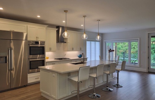 Prince Edward House | Walk to downtown Picton, stunning open concept 4-bed, set on 2 levels!