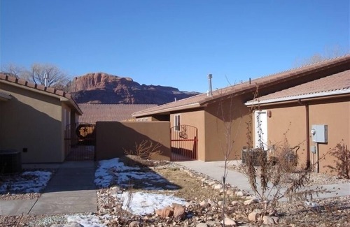 Moab Condo | Walk to Downtown! Private Hot Tub, Fireplace, Indoor Pool