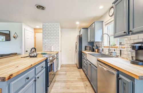 Sisters House | Walk to Downtown Sisters - DOG Friendly - Updated!