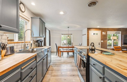 Sisters House | Walk to Downtown Sisters - DOG Friendly - Updated!
