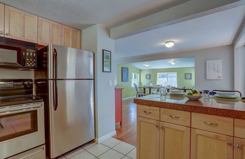 Orchard District House | Walk To Downtown & The Last Blockbuster from recently renovated home. 3 Bed/2ba