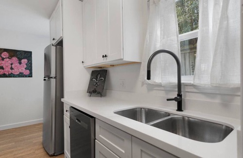 Biloxi Condo | Walk to Downtown & Beach. Pool. Golf Cart Friendly