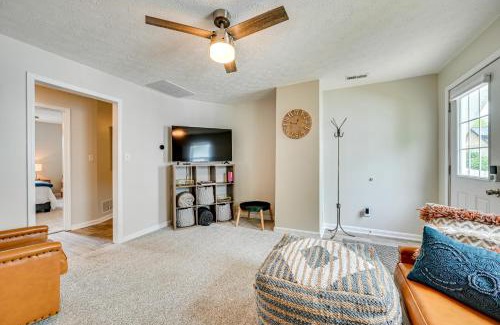 Greensburg Apartment | Walk to Dtwn Greensburg Charming Unit with Deck!