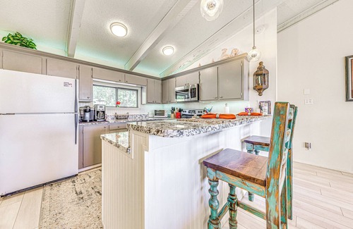 Ruidoso Condo | Walk to Dtwn Ruidoso: Mtn-View Condo w/Pool!