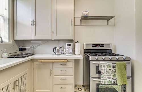 San Jose House | Walk to Dtwn San Jose & SJSU: Charming + Cozy Gem!
